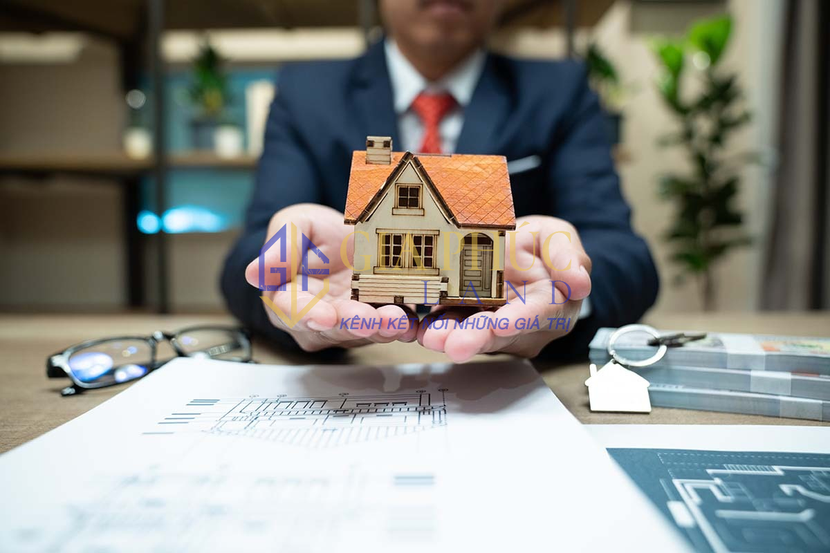 Top Lợi Ích Khi Thuê Môi Giới Nhà Đất Thổ Cư Bạn Cần Biết